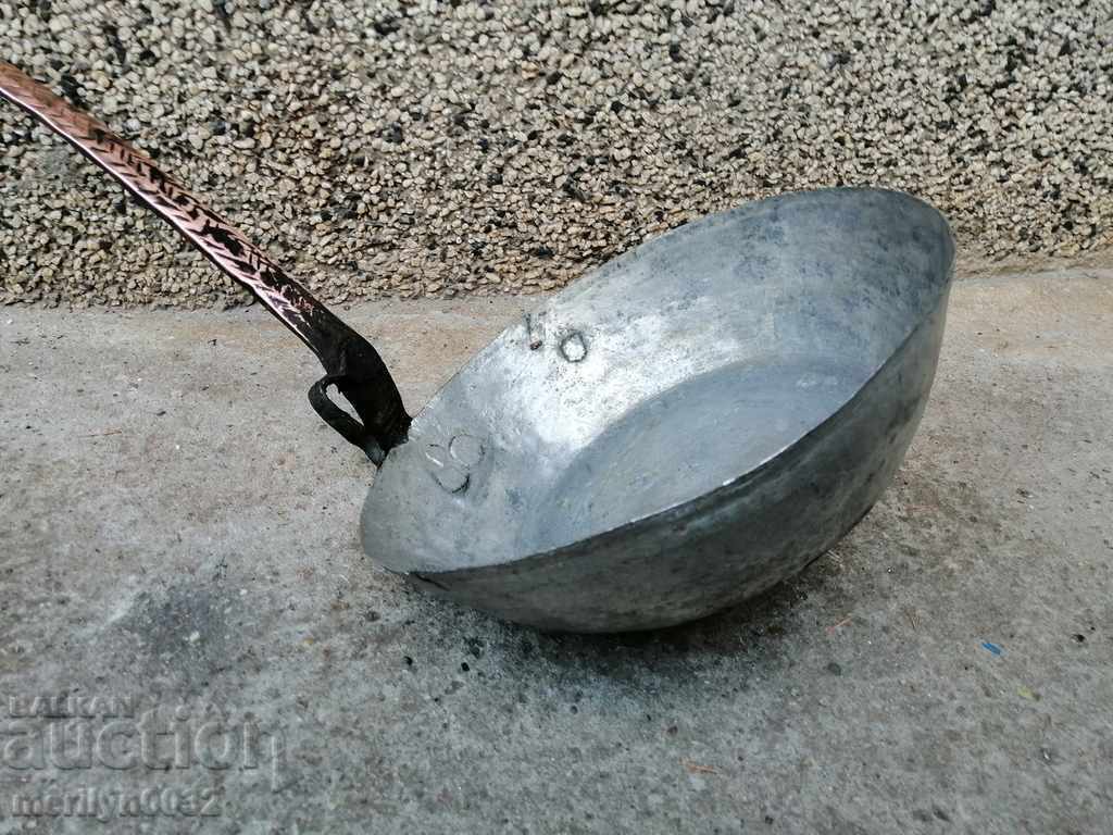 An old copper pan, a baker, a tray, a copper pot with price 87.00 BGN | € 44.48 An old copper pan, a baker, a tray, a copper pot with price 87.00 BGN | € 44.48