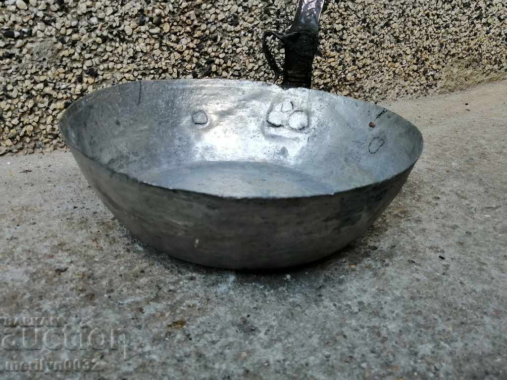 Delivery of An old copper pan, a baker, a tray, a copper pot Delivery of An old copper pan, a baker, a tray, a copper pot