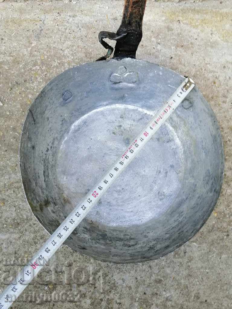 An old copper pan, a baker, a tray, a copper pot - 5 An old copper pan, a baker, a tray, a copper pot - 5