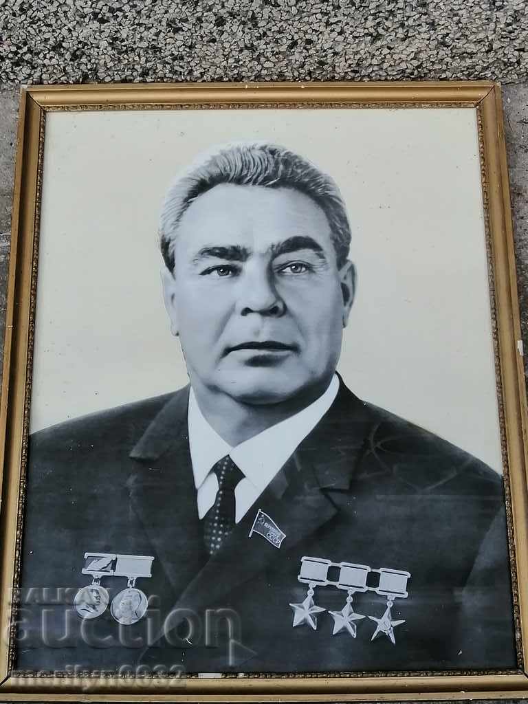 Delivery of Portrait of General Secretary of the CPSU of the USSR Leonid Ilyich Brezhnev 52/42 cm Delivery of Portrait of General Secretary of the CPSU of the USSR Leonid Ilyich Brezhnev 52/42 cm