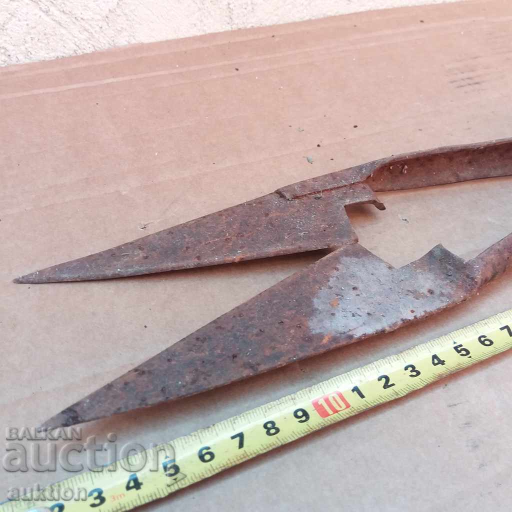 OLD MASSIVE FORGED SHEEP SHEARS - 6 OLD MASSIVE FORGED SHEEP SHEARS - 6