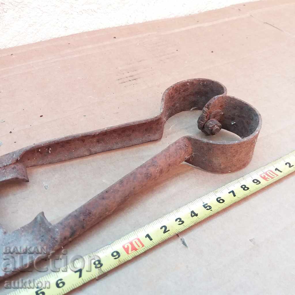 OLD MASSIVE FORGED SHEEP SHEARS - 7 OLD MASSIVE FORGED SHEEP SHEARS - 7