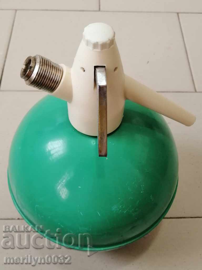 Аукцион Социалистически сифон за газирана вода Аукцион Социалистически сифон за газирана вода