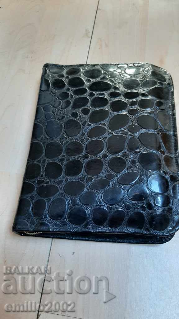 Delivery of Officer's toilet kit retro soc