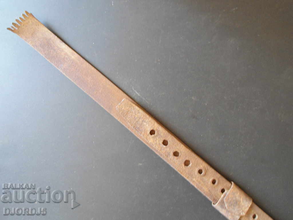 An old loom of loom with price 5.00 BGN | € 2.56 An old loom of loom with price 5.00 BGN | € 2.56