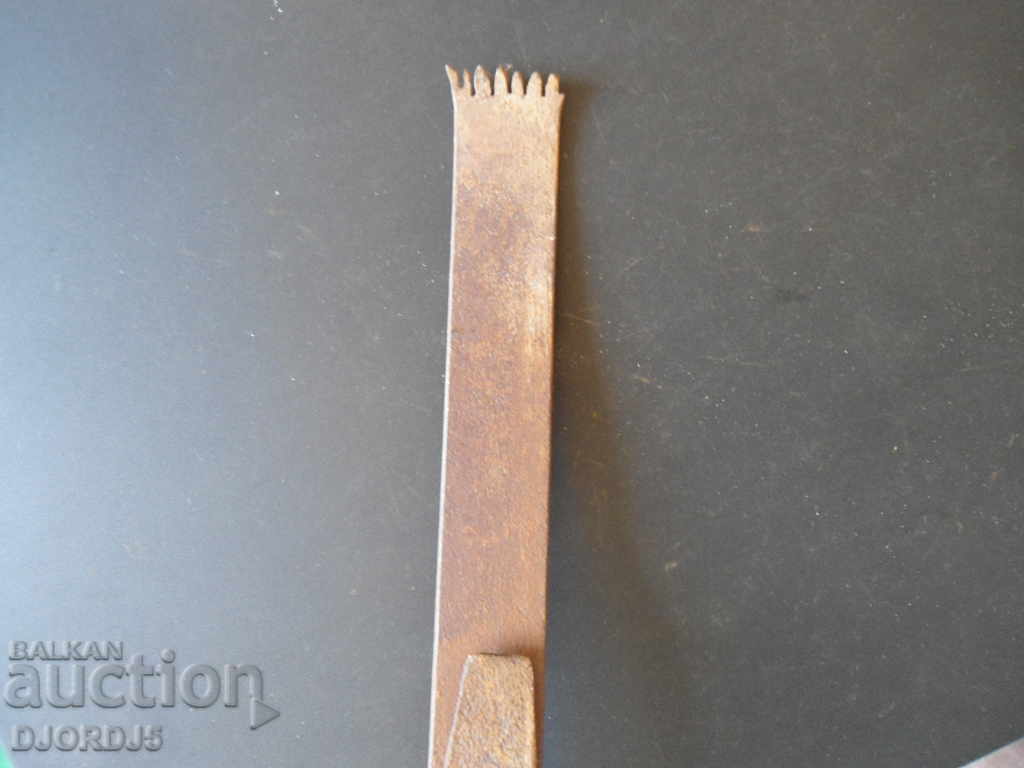 Auction An old loom of loom Auction An old loom of loom