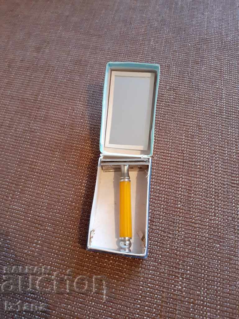 Auction Old Flying Figeon razor Auction Old Flying Figeon razor