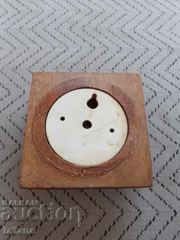 Auction Old mechanical thermometer Auction Old mechanical thermometer