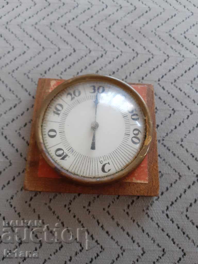 Παλιό μηχανικό θερμόμετρο