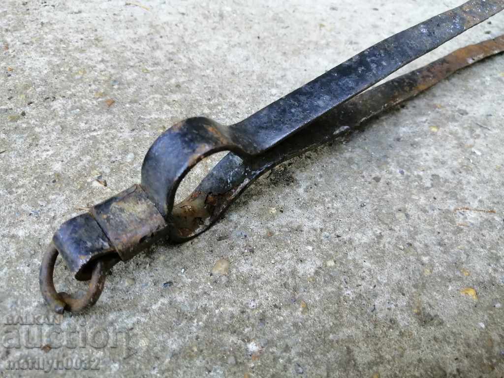 Auction  Old dilaf, mash, wrought iron for pimp