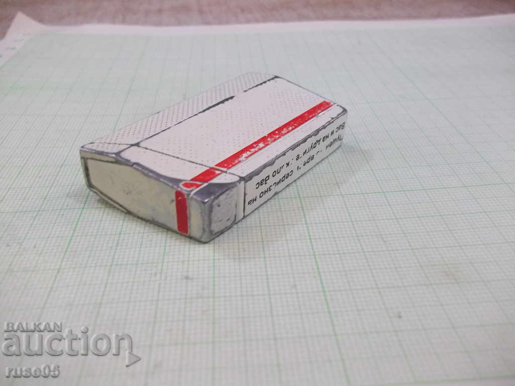 Delivery of Marlboro piezocrystal lighter with soft flame working Delivery of Marlboro piezocrystal lighter with soft flame working