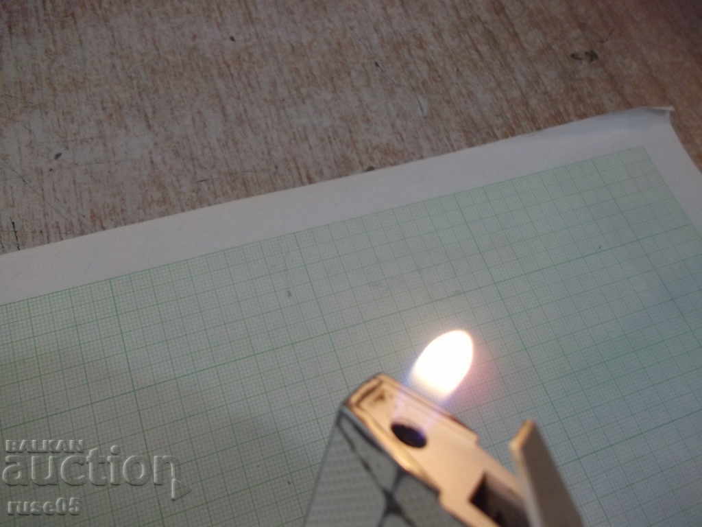 Marlboro piezocrystal lighter with soft flame working - 7 Marlboro piezocrystal lighter with soft flame working - 7