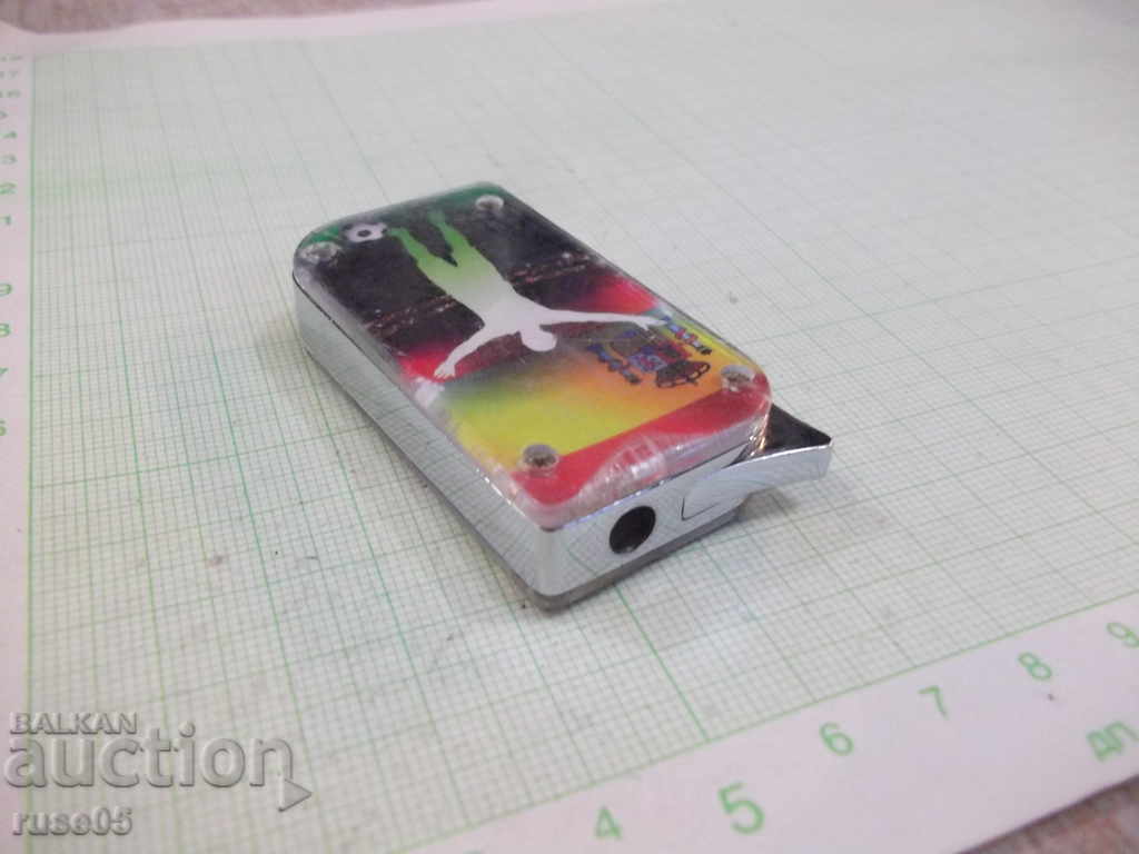 Delivery of Piezocrystalline gas lighter with soft flame working Delivery of Piezocrystalline gas lighter with soft flame working