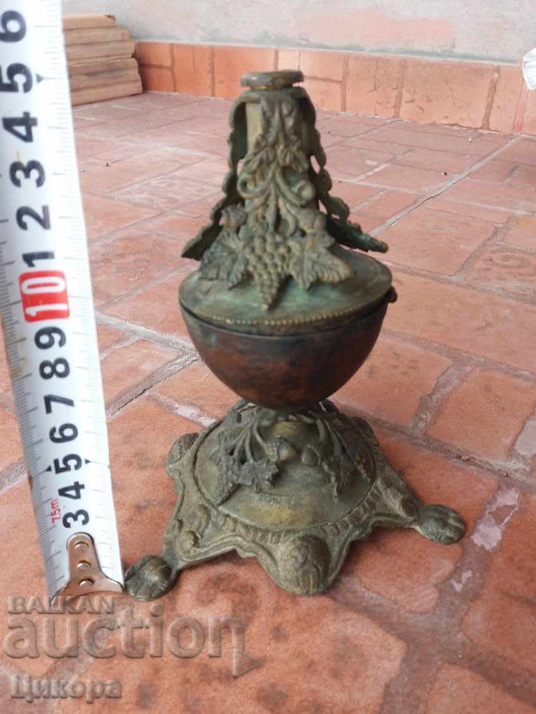 OLD BRONZE CANDLESTICK CANDILLO with price 50.00 BGN | € 25.56 OLD BRONZE CANDLESTICK CANDILLO with price 50.00 BGN | € 25.56