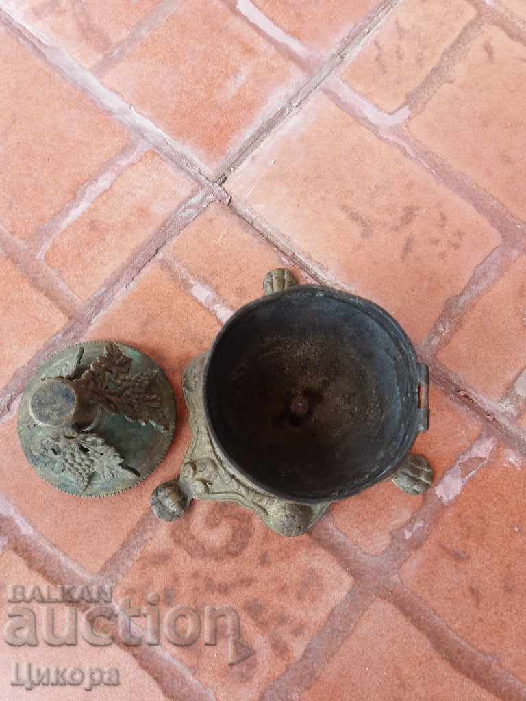 Delivery of OLD BRONZE CANDLESTICK CANDILLO Delivery of OLD BRONZE CANDLESTICK CANDILLO