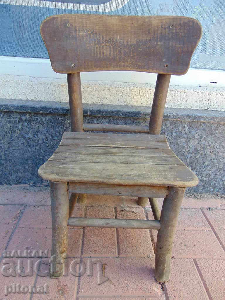 Антикварно дървено столче