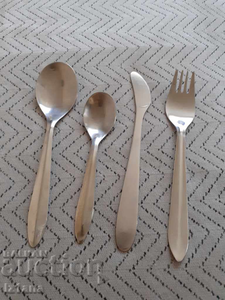 Delivery of Old tourist cutlery Delivery of Old tourist cutlery