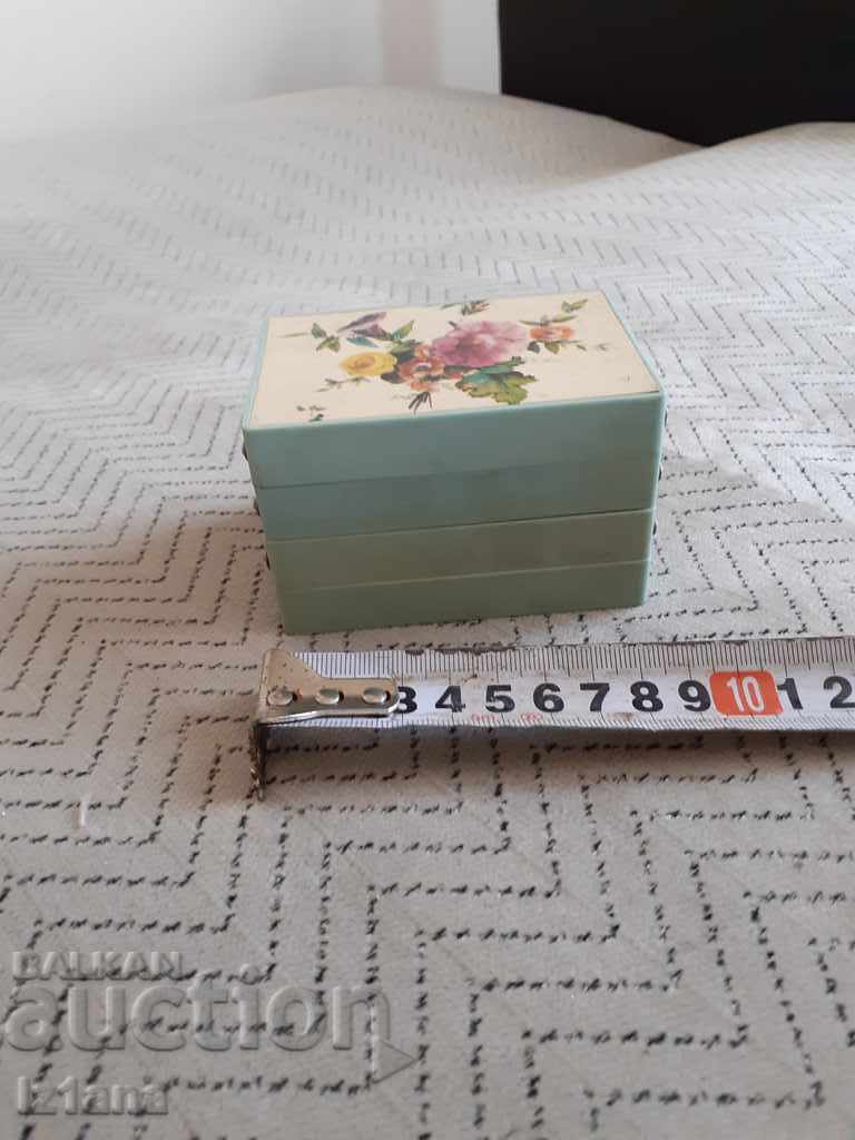 Auction  Old children's souvenir box for accessories