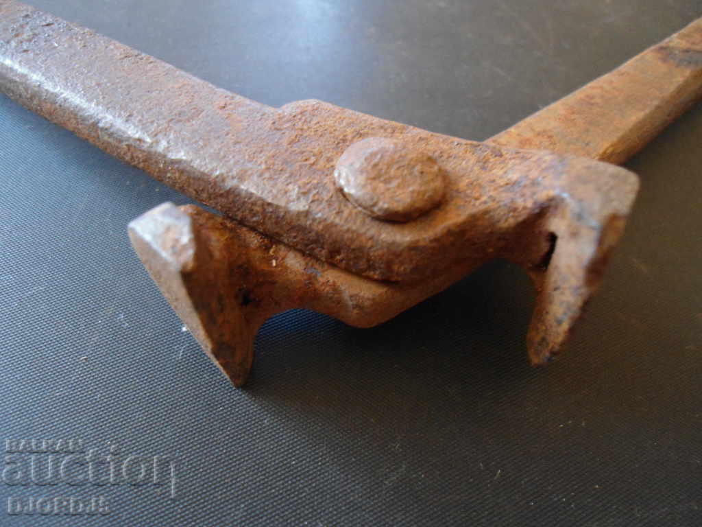 Auction Old pliers Auction Old pliers