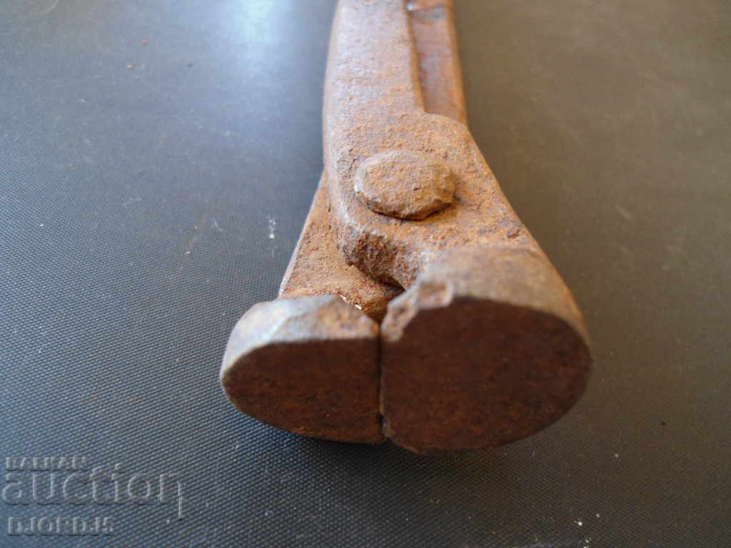 Delivery of Old pliers Delivery of Old pliers