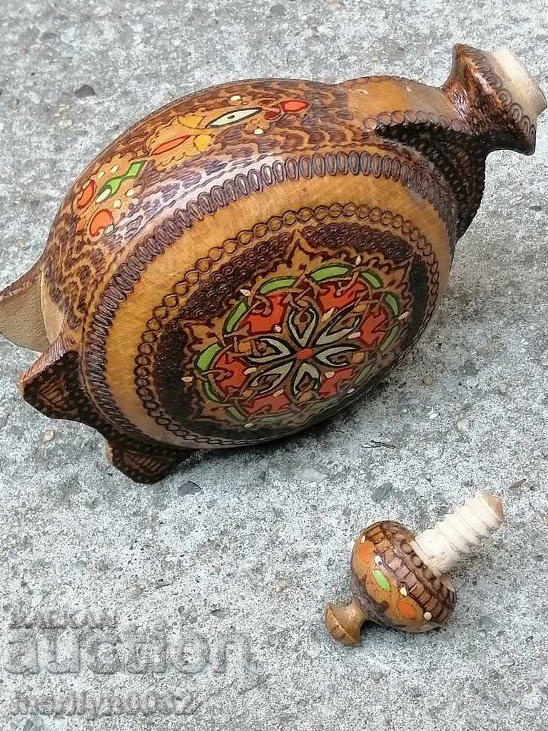 Delivery of An old pyrographic vase, a bucket, a pour Delivery of An old pyrographic vase, a bucket, a pour