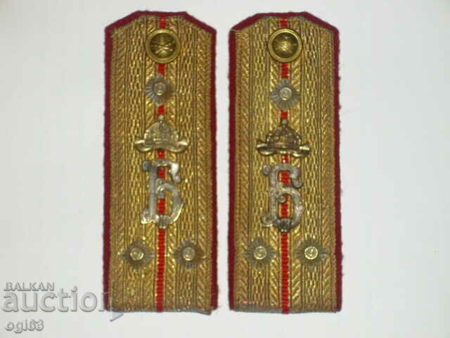 Royal epaulettes 13