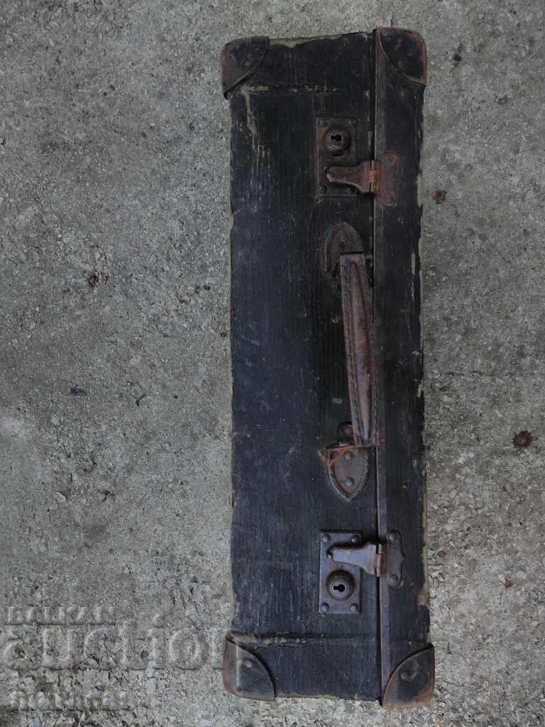 Стари куфари кожен и от пресована хартия с цена 18.00 лв. | € 9.20 Стари куфари кожен и от пресована хартия с цена 18.00 лв. | € 9.20