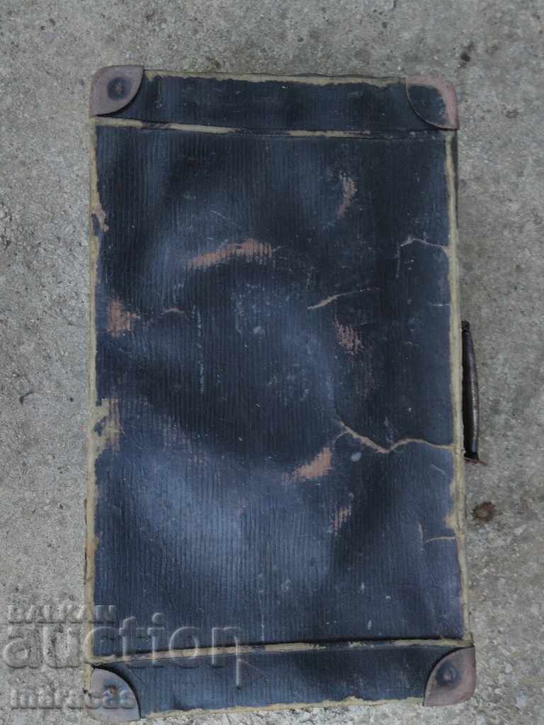 Аукцион Стари куфари кожен и от пресована хартия Аукцион Стари куфари кожен и от пресована хартия