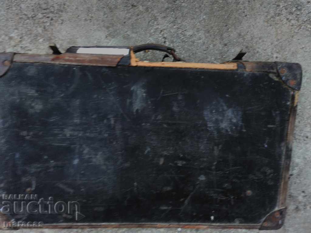 Доставка на Стари куфари кожен и от пресована хартия Доставка на Стари куфари кожен и от пресована хартия