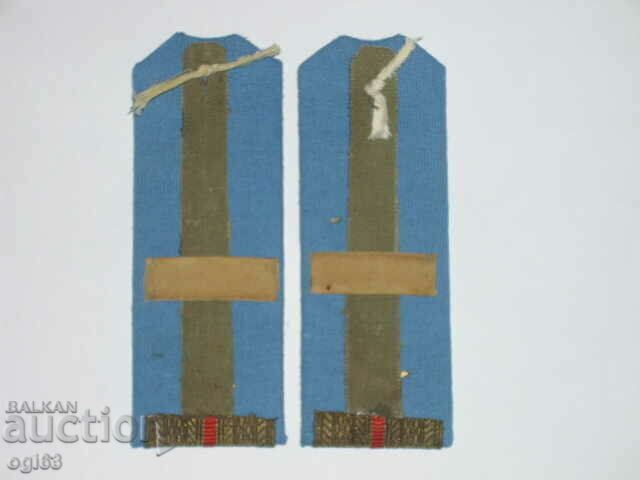 Βασιλικές επωμίδες 33 με τιμή 79.90 BGN | € 40.85 Βασιλικές επωμίδες 33 με τιμή 79.90 BGN | € 40.85