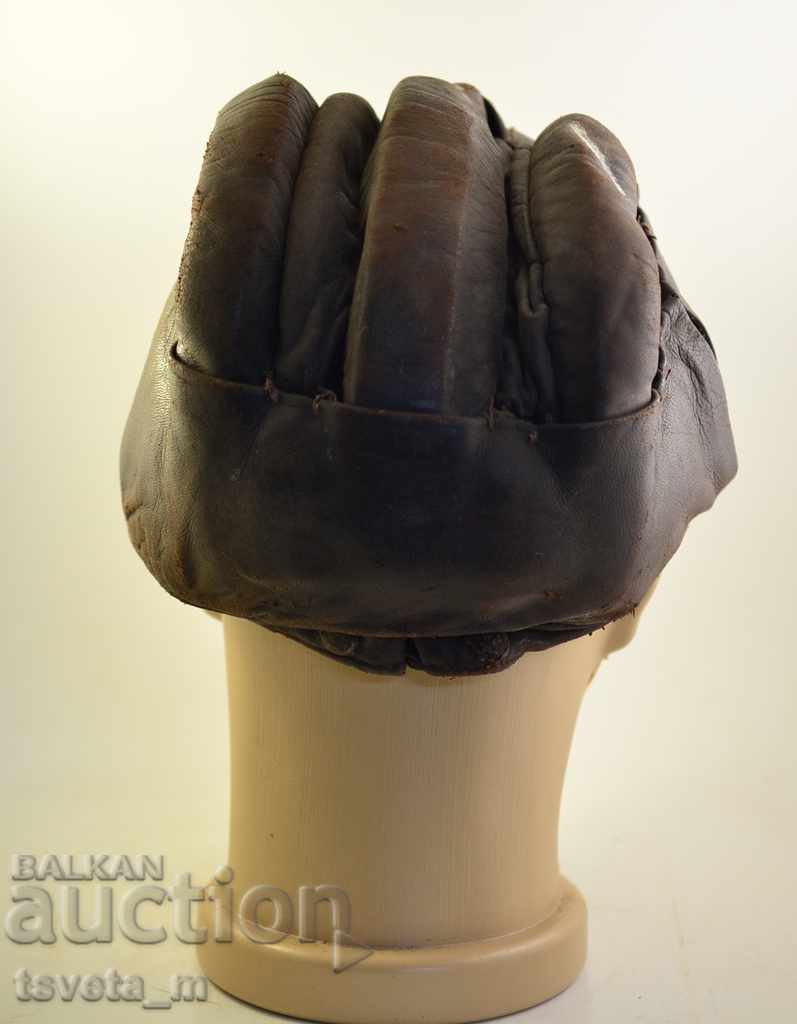 Delivery of ANTIQUE LEATHER HELMET