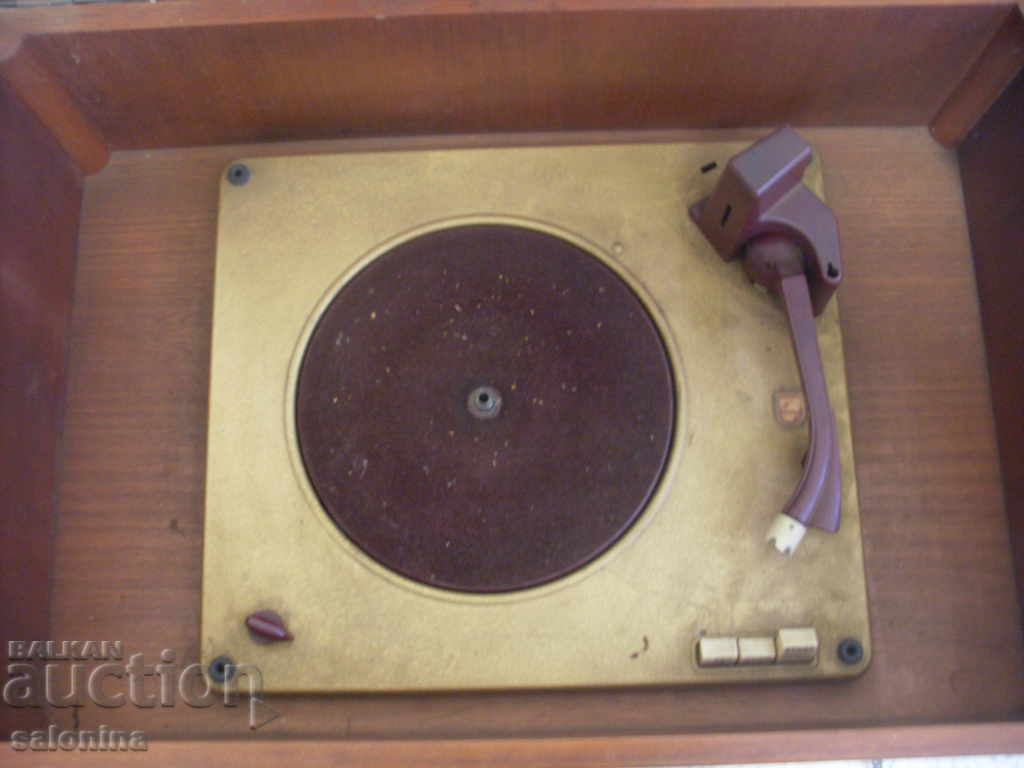 Auction Philips radio with turntable Auction Philips radio with turntable