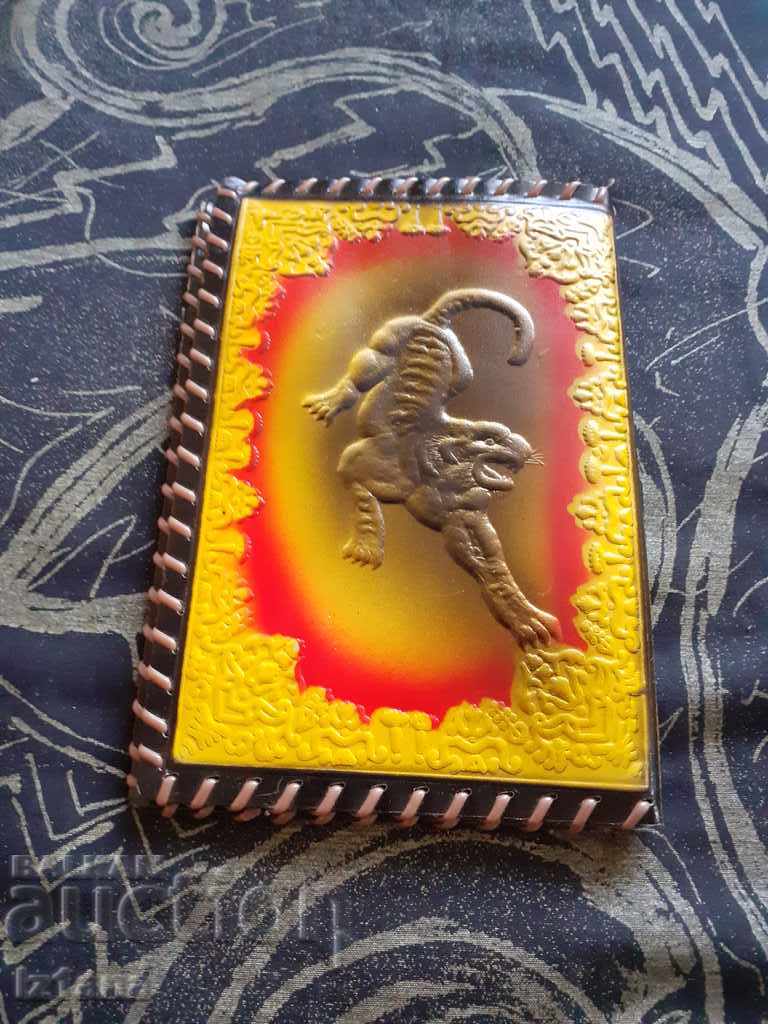 Παλιά δερματίνη με τιμή 15.00 BGN | € 7.67 Παλιά δερματίνη με τιμή 15.00 BGN | € 7.67