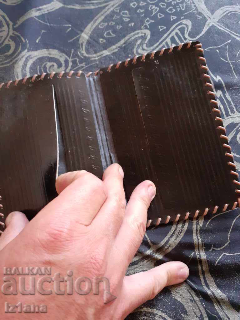 Παράδοση Παλιά δερματίνη Παράδοση Παλιά δερματίνη