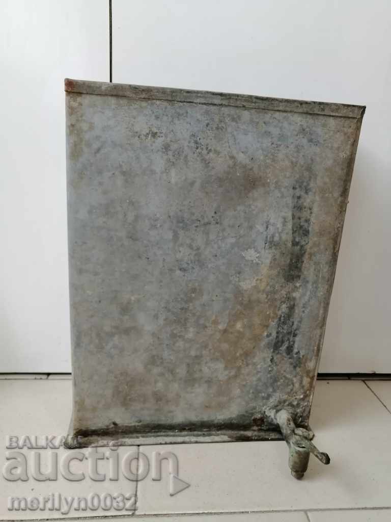 Country wash basin, water tank, cistern with price 45.00 BGN | € 23.01 Country wash basin, water tank, cistern with price 45.00 BGN | € 23.01