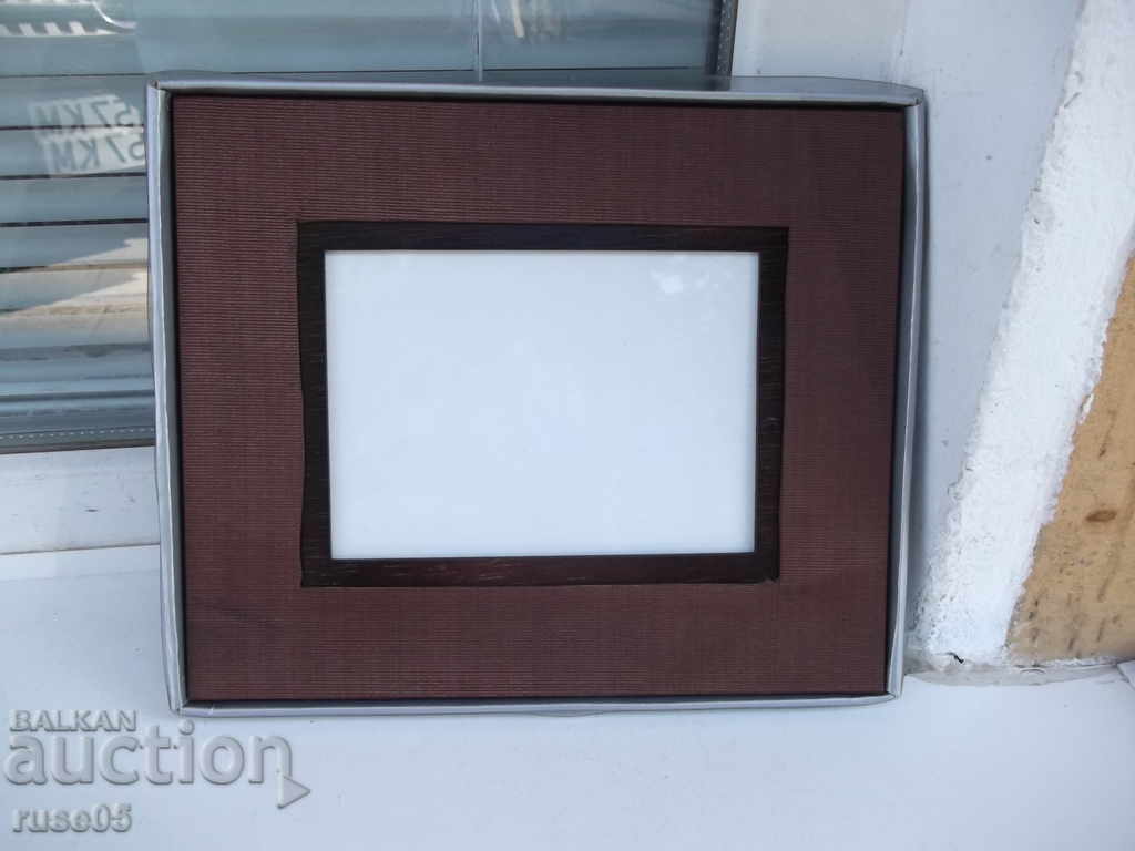 Delivery of Wooden photo frame new