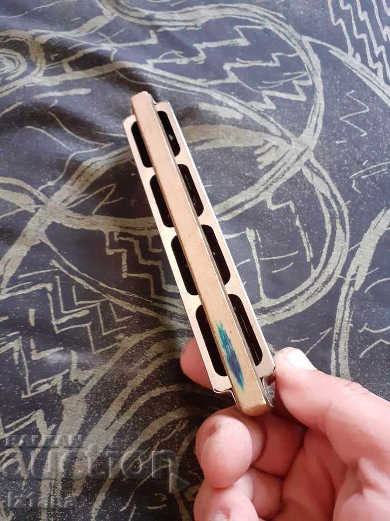 Delivery of Old harmonica