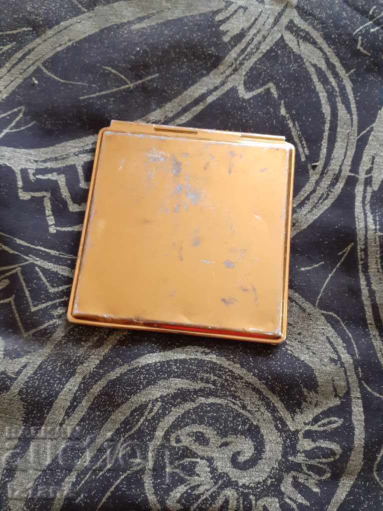 An old mirror, a mirror with price 5.00 BGN | € 2.56 An old mirror, a mirror with price 5.00 BGN | € 2.56