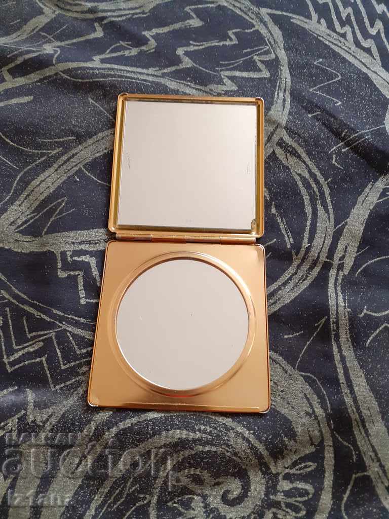 Delivery of An old mirror, a mirror Delivery of An old mirror, a mirror