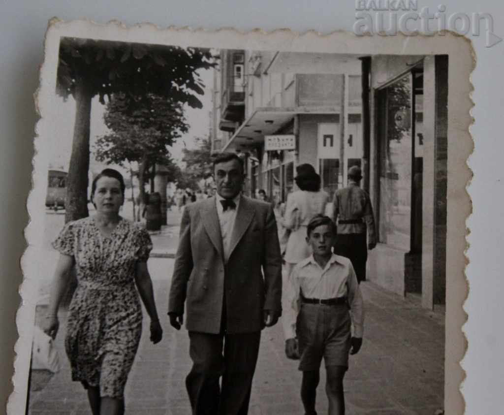 1942 SOFIA MAJOR GENERAL MIKHAIL ZAKHARIEV AND THE FAMILY PHOTO with price 15.00 BGN | € 7.67 1942 SOFIA MAJOR GENERAL MIKHAIL ZAKHARIEV AND THE FAMILY PHOTO with price 15.00 BGN | € 7.67