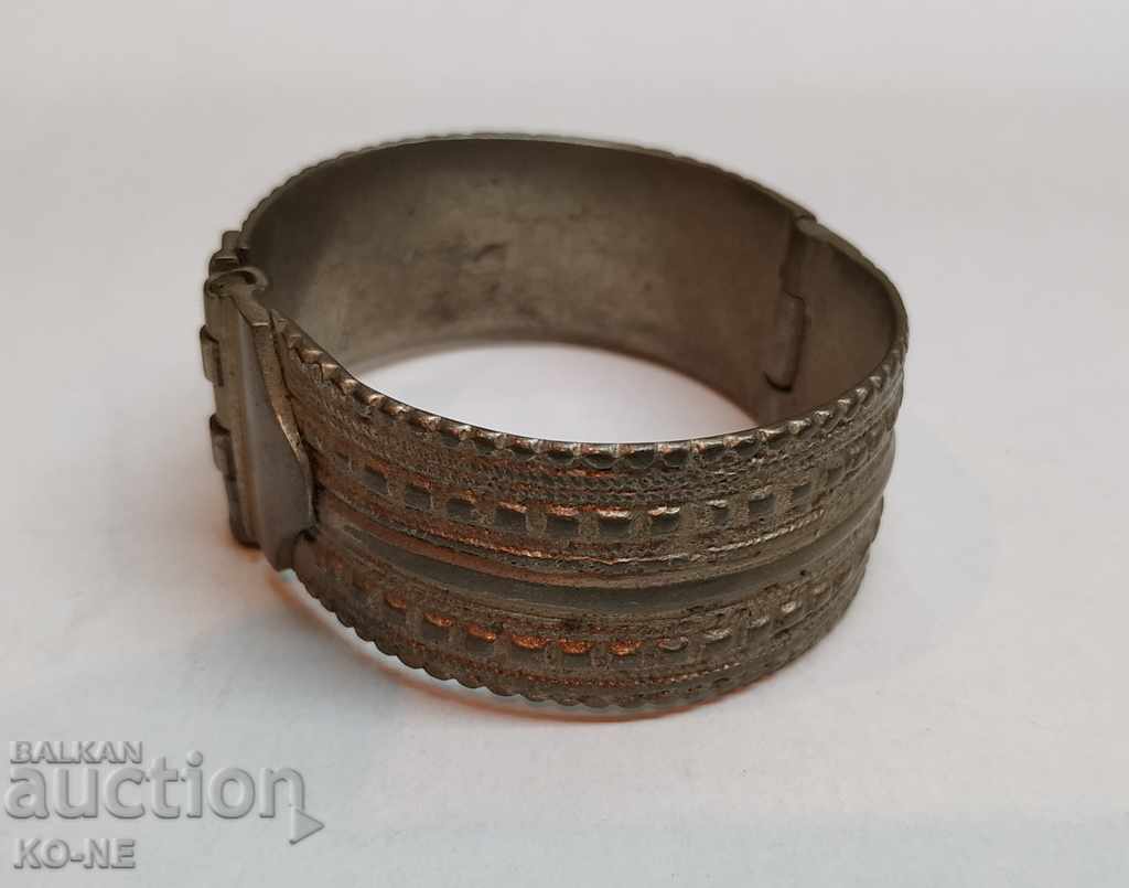 Възрожденска сребърна гривна с цена 80.00 лв. | € 40.90 Възрожденска сребърна гривна с цена 80.00 лв. | € 40.90