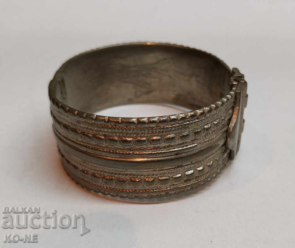 Доставка на Възрожденска сребърна гривна Доставка на Възрожденска сребърна гривна