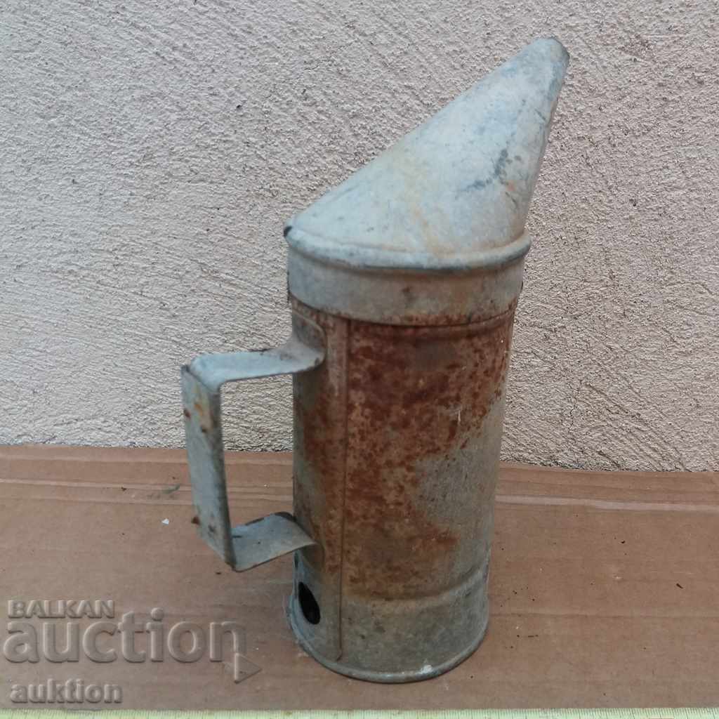 Delivery of OLD BEEKEEPING SKIN, SMOKING MACHINE