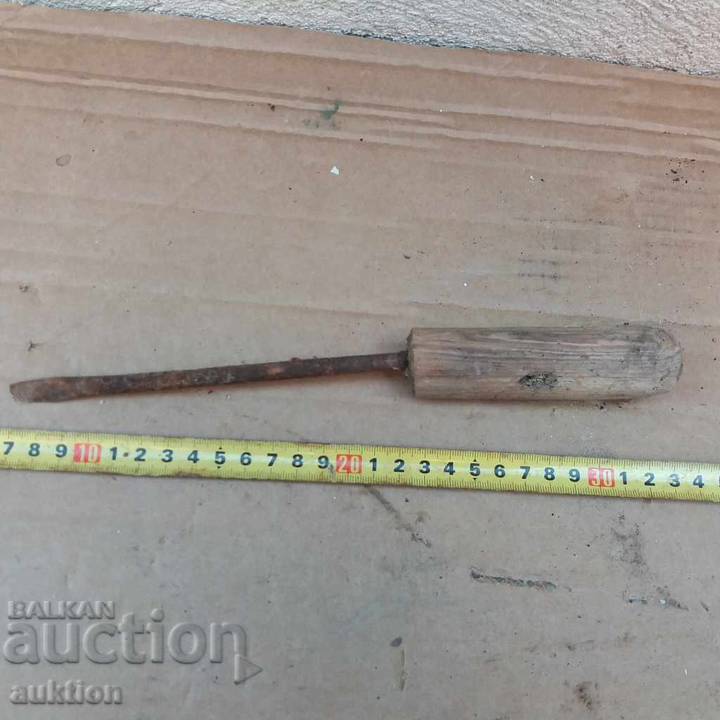 OLD FORGED SCREWDRIVER