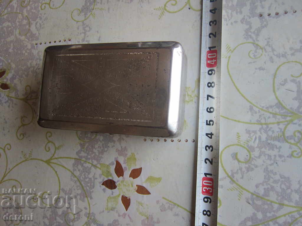 Армейска  кутия за тютюн енфие гравюри с цена 40.00 лв. | € 20.45