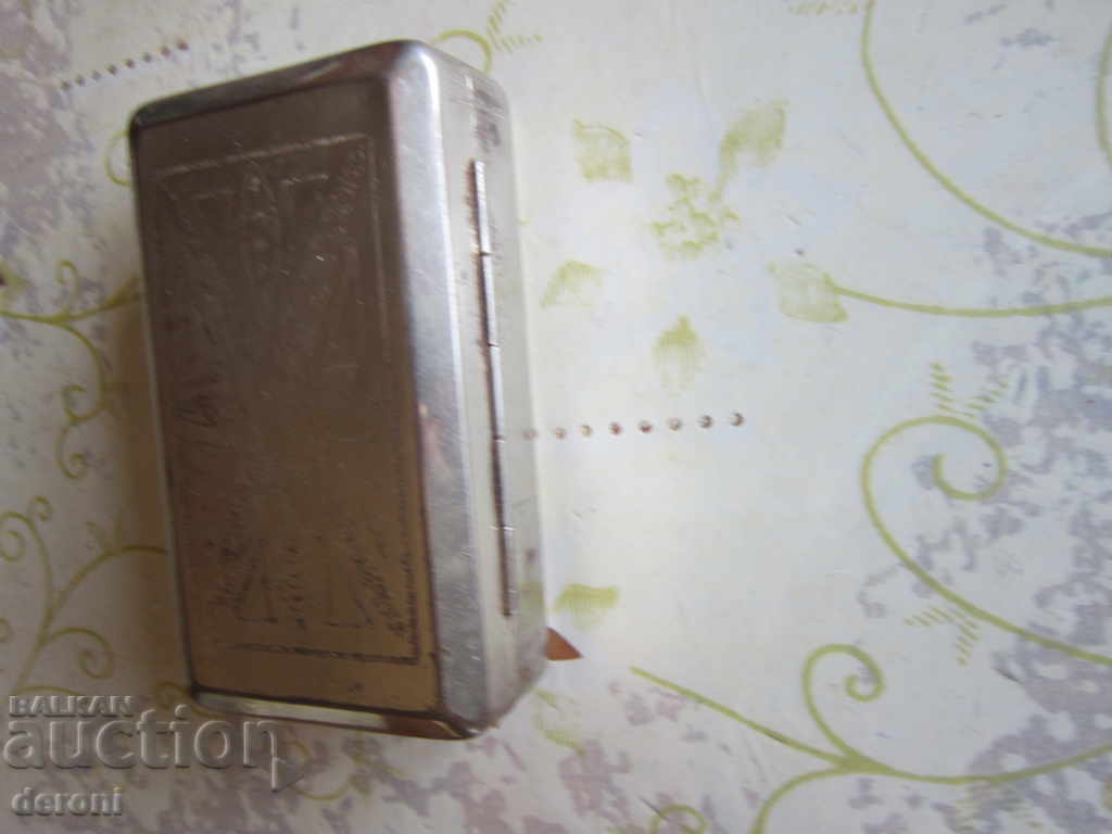 Аукцион Армейска  кутия за тютюн енфие гравюри