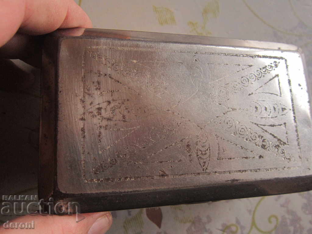 Доставка на Армейска  кутия за тютюн енфие гравюри