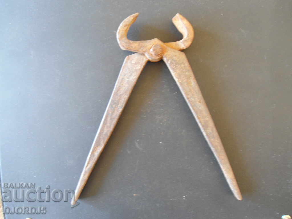 Old pliers with price 2.00 BGN | € 1.02