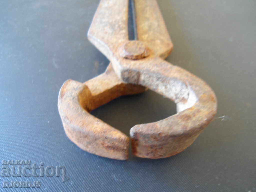 Auction  Old pliers