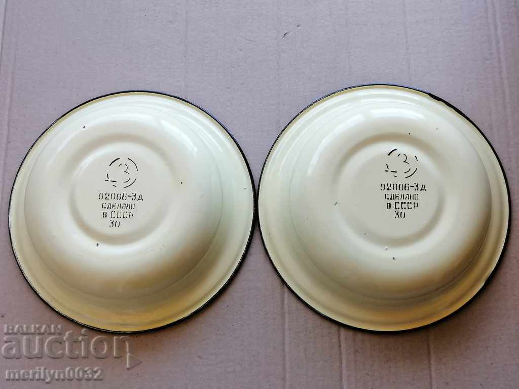 Enameled bowl 2 pieces dish with enamel basin USSR with price 43.00 BGN | € 21.99 Enameled bowl 2 pieces dish with enamel basin USSR with price 43.00 BGN | € 21.99